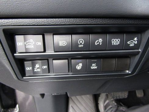 Used 2023 Toyota Tundra Platinum image 25