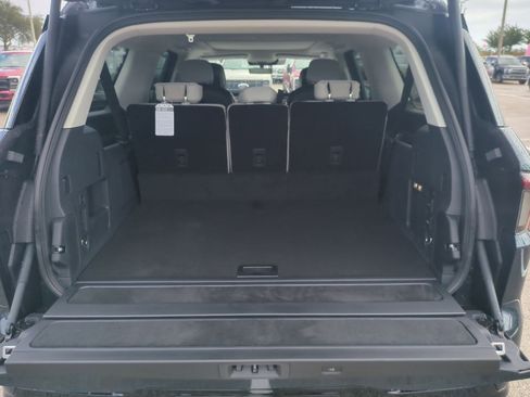 New 2025 Lincoln Navigator L Reserve AWD/4WD image 13