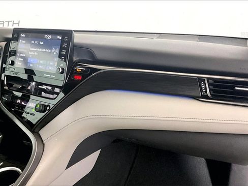 Used 2021 Toyota Camry XLE image 12