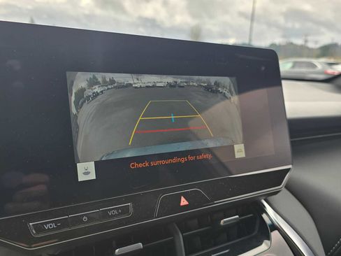 Used 2023 Toyota Venza XLE image 29