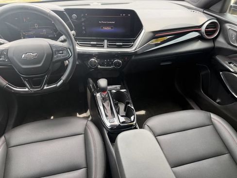 Used 2025 Chevrolet Trax RS w/ Driver Confidence Package FWD image 18