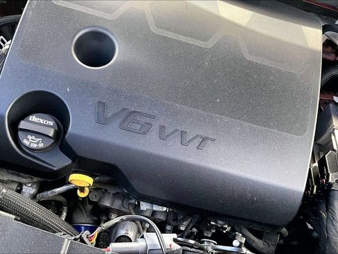 Used 2021 Chevrolet Traverse LT FWD image 35