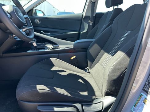 Used 2025 Hyundai Elantra SEL image 22