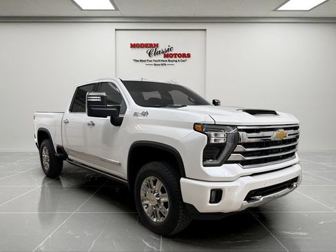 Used 2024 Chevrolet Silverado 3500 High Country w/ High Country Premium Package AWD/4WD image 7