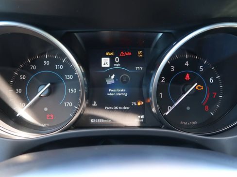 Used 2019 Jaguar F-PACE Prestige image 15