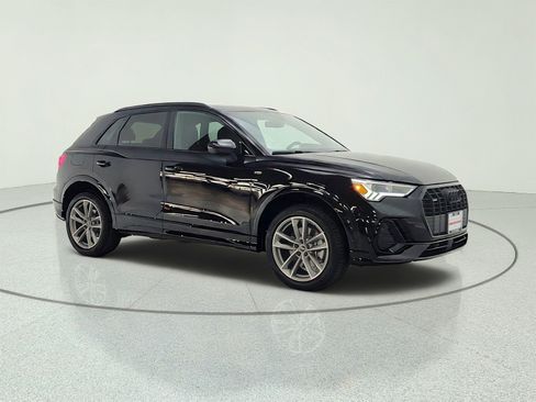 Used 2025 Audi Q3 2.0T Premium w/ Convenience Package AWD/4WD image 3