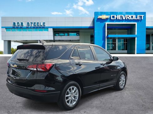 Used 2024 Chevrolet Equinox LS w/ LS Convenience Package FWD image 4