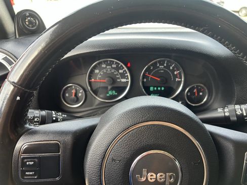 Used 2011 Jeep Wrangler Unlimited Rubicon w/ Trailer Tow Group image 34