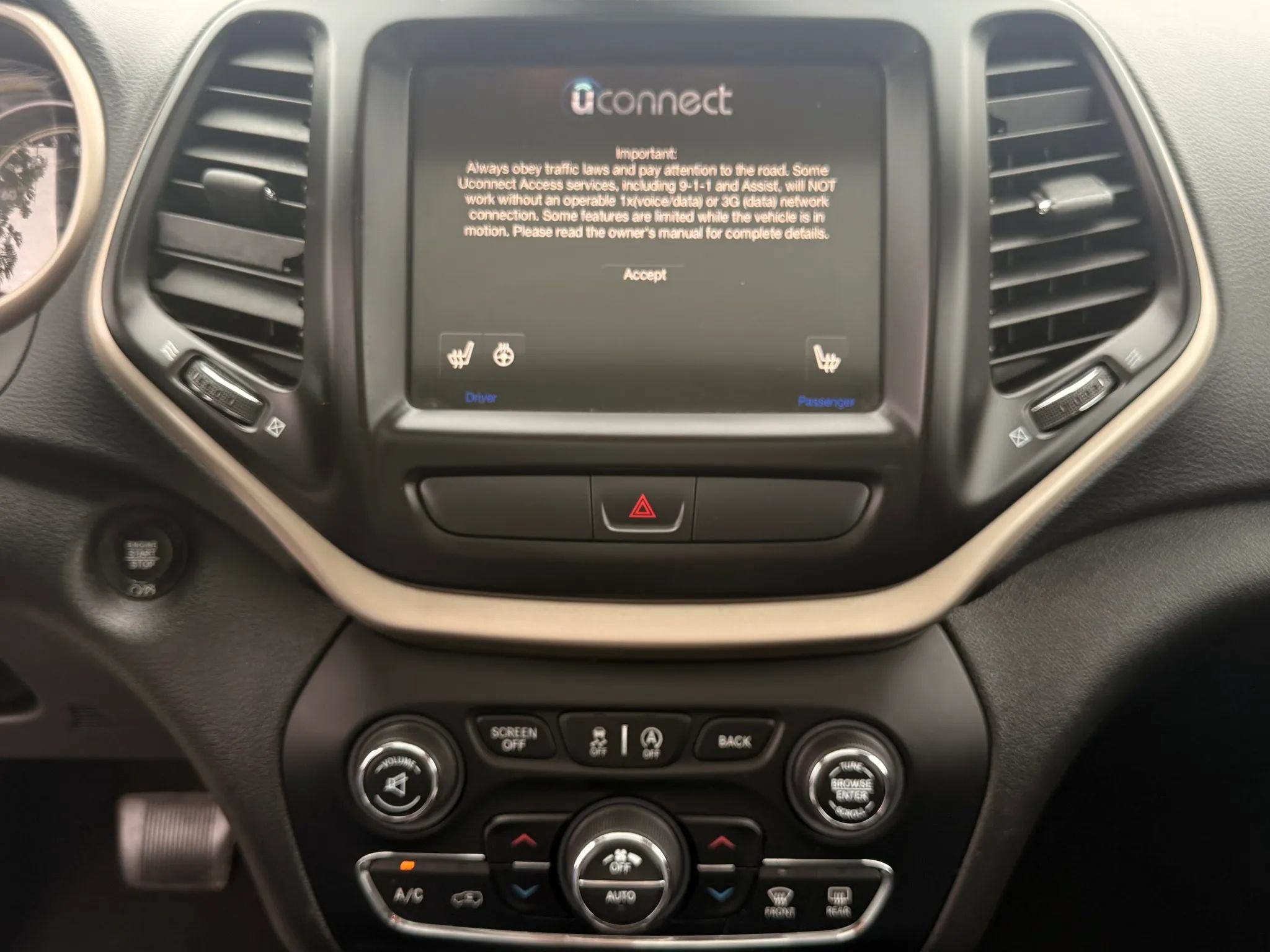 Used 2016 Jeep Cherokee Limited AWD/4WD image 27