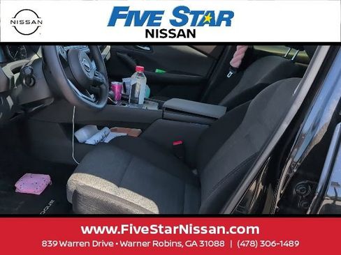 Used 2023 Nissan Rogue SV image 10