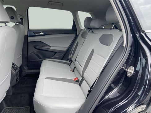 Used 2024 Volkswagen Taos SE image 12