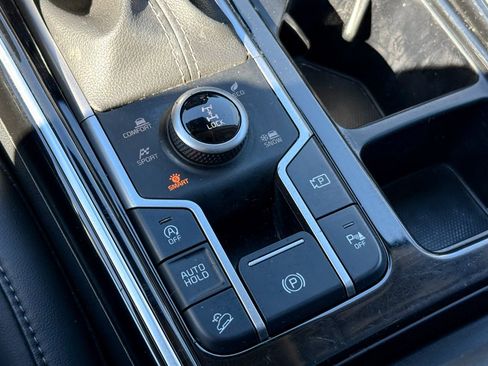 Certified 2022 Kia Sorento SX image 24