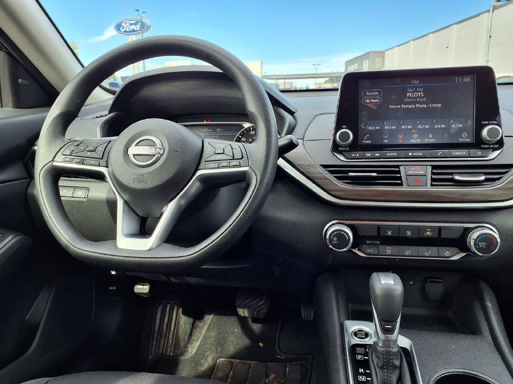 Used 2025 Nissan Altima 2.5 SV FWD image 6