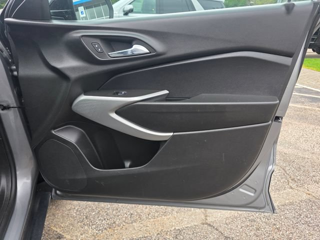 Used 2024 Chevrolet Trax RS FWD image 8