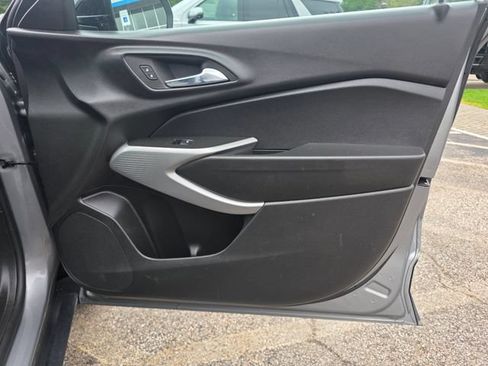 Used 2024 Chevrolet Trax RS FWD image 8