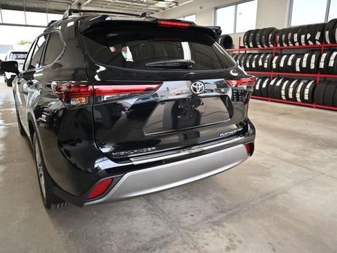 New 2026 Toyota Highlander Platinum AWD/4WD image 8