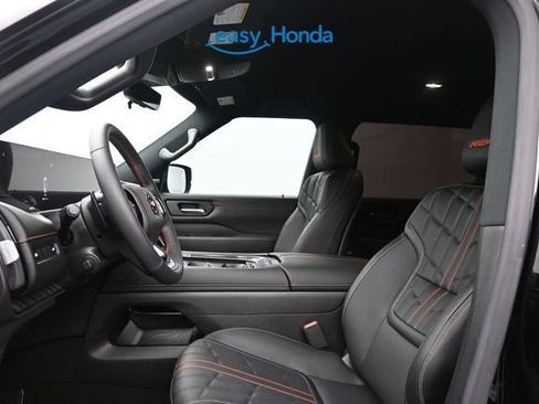 Used 2025 Nissan Armada PRO-4X w/ Convenience Package AWD/4WD image 14