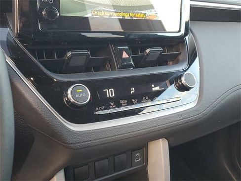 Used 2025 Toyota Corolla Cross LE image 25