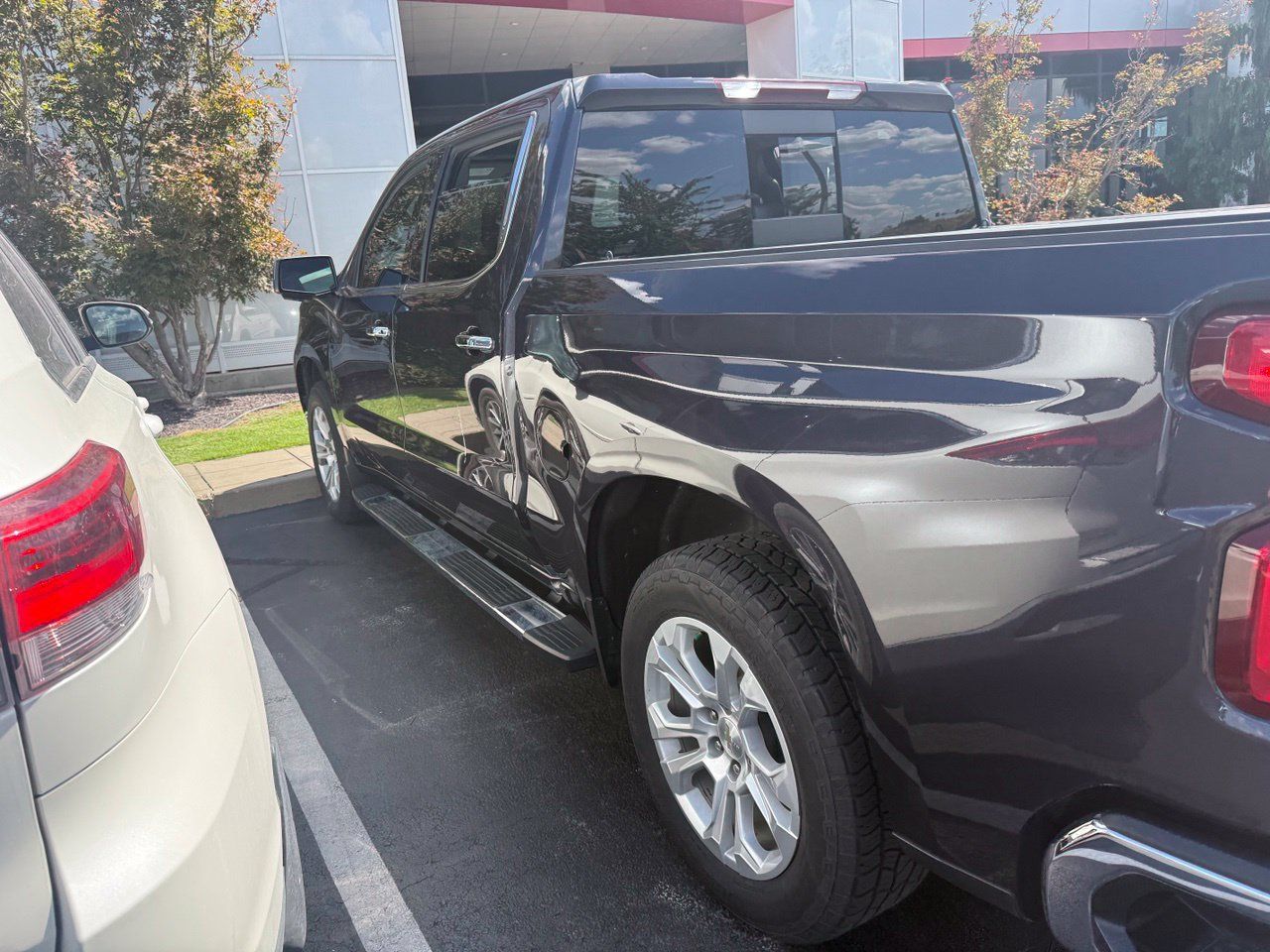 Used 2023 Chevrolet Silverado 1500 LTZ w/ LTZ Convenience Package II AWD/4WD image 8