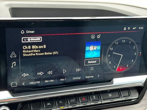 Certified 2025 GMC Sierra 1500 SLT image 17