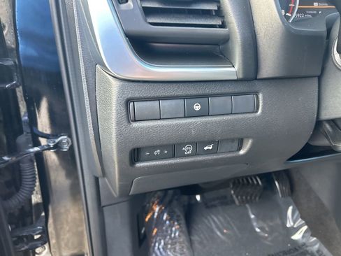 Used 2024 Nissan Rogue SV image 36