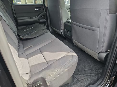 Used 2024 Nissan Frontier SV RWD image 15