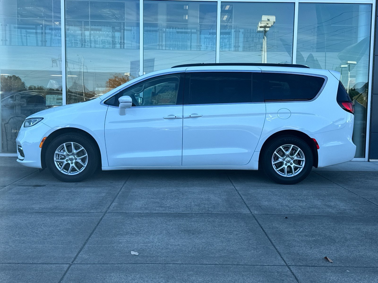 Used 2022 Chrysler Pacifica Touring-L FWD image 7