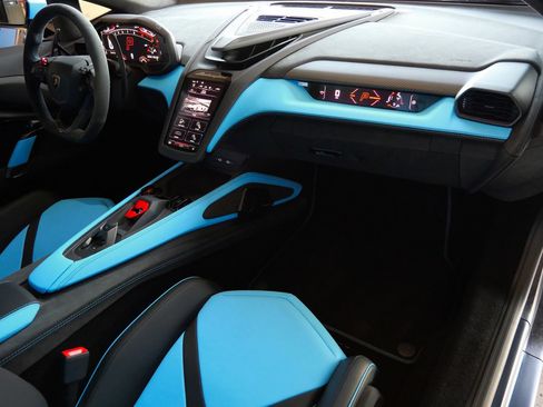 Used 2025 Lamborghini Revuelto AWD/4WD image 7