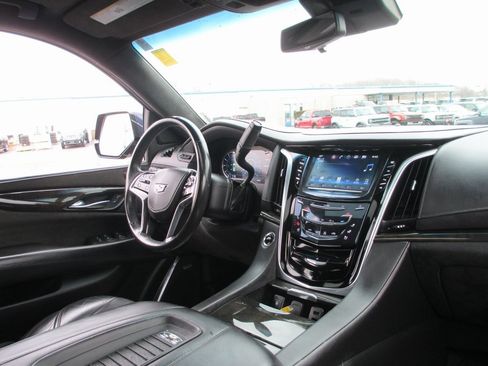Used 2019 Cadillac Escalade Platinum image 27