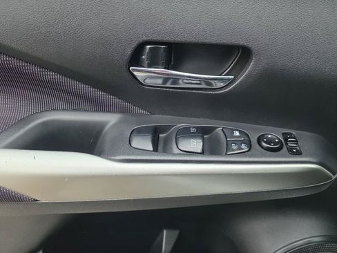 Used 2018 Nissan Kicks SV FWD image 22