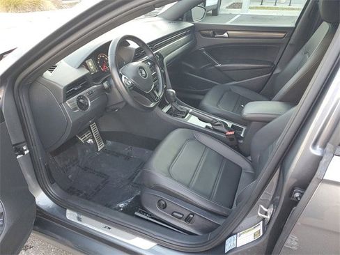 Certified 2022 Volkswagen Passat 2.0T R-Line image 15