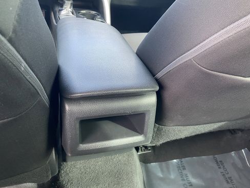 Used 2019 Toyota Camry LE image 32