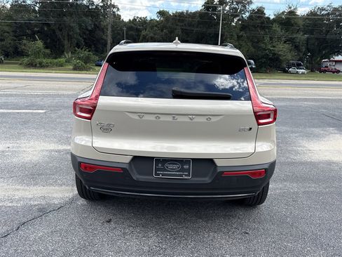 Used 2025 Volvo XC40 B5 Plus w/ Protection Package Premier image 4