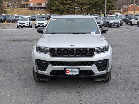 New 2026 Jeep Grand Cherokee 4WD image 2