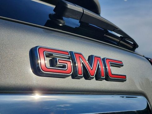 Used 2023 GMC Terrain SLT image 31