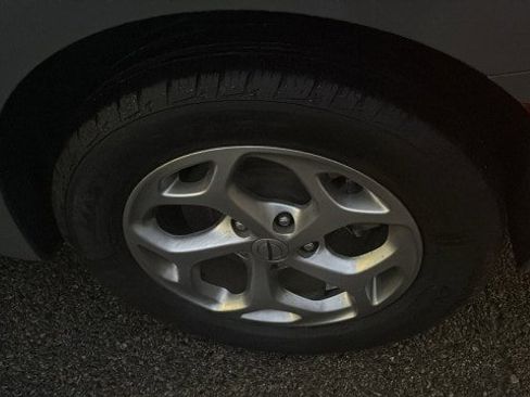 Used 2023 Chrysler Pacifica Limited w/ Uconnect Theater Family Group image 29