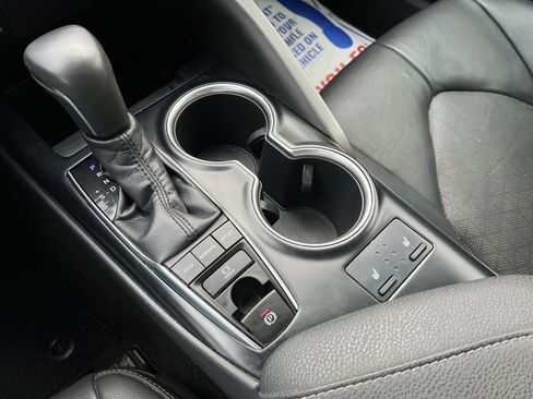 Used 2018 Toyota Camry XSE image 31