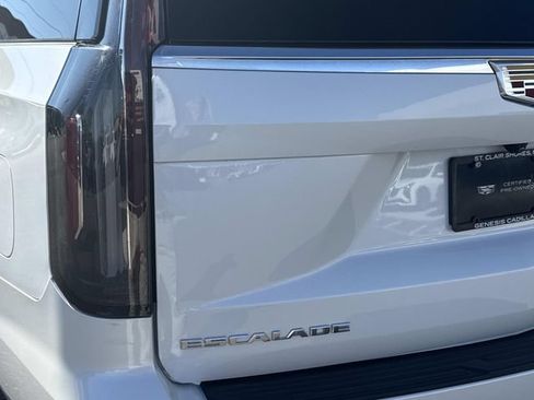 Certified 2024 Cadillac Escalade Luxury AWD/4WD image 39