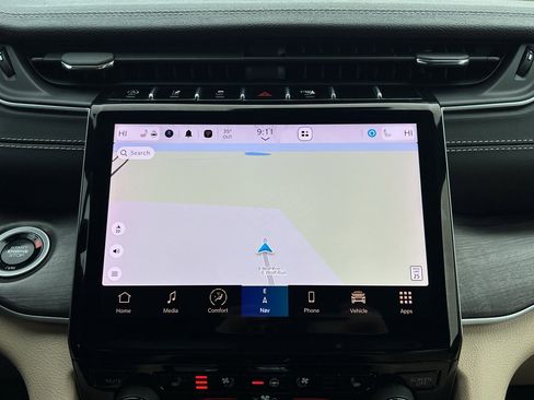 Used 2024 Jeep Grand Cherokee Limited w/ Luxury Tech Group II image 25