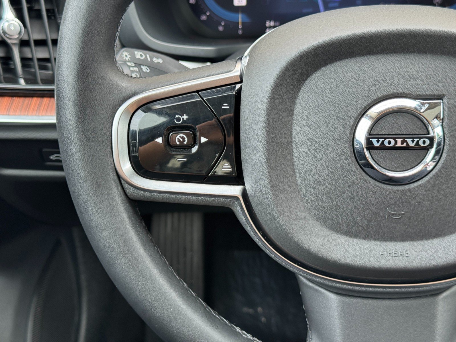 Used 2024 Volvo S60 B5 Plus AWD/4WD image 23