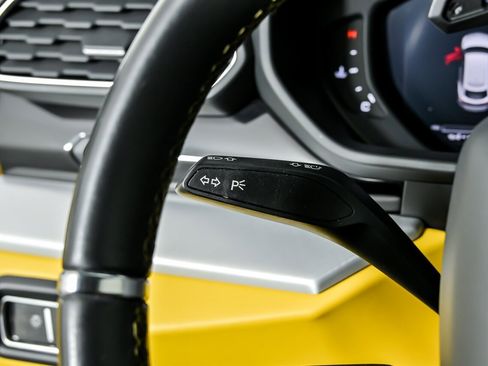 Used 2019 Lamborghini Urus AWD/4WD image 23