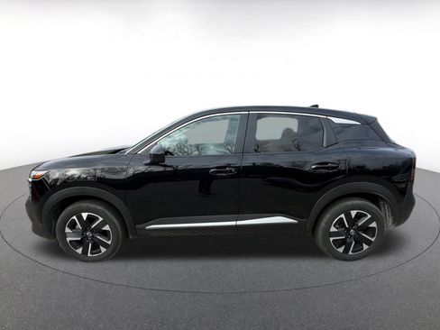 Used 2025 Nissan Kicks SV image 4