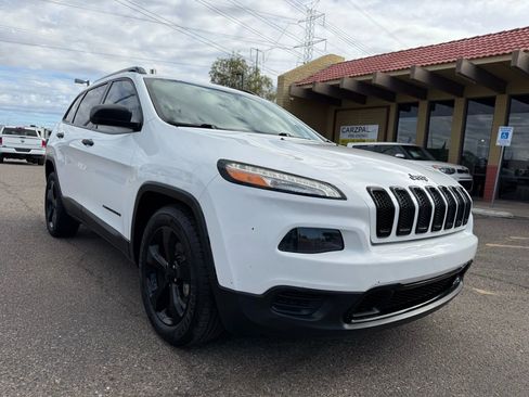 Used 2016 Jeep Cherokee Sport image 14