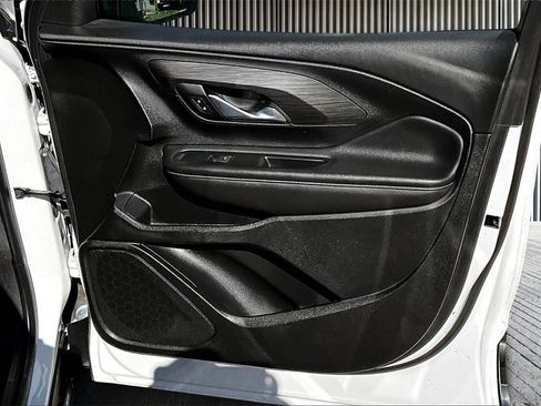 Used 2022 GMC Terrain SLE image 24