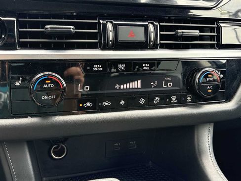 Used 2025 Nissan Pathfinder SV FWD image 17