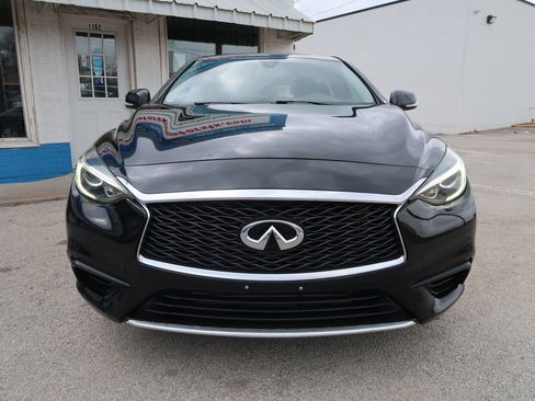 Used 2017 INFINITI QX30 image 9