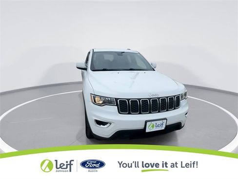 Used 2019 Jeep Grand Cherokee Laredo image 3