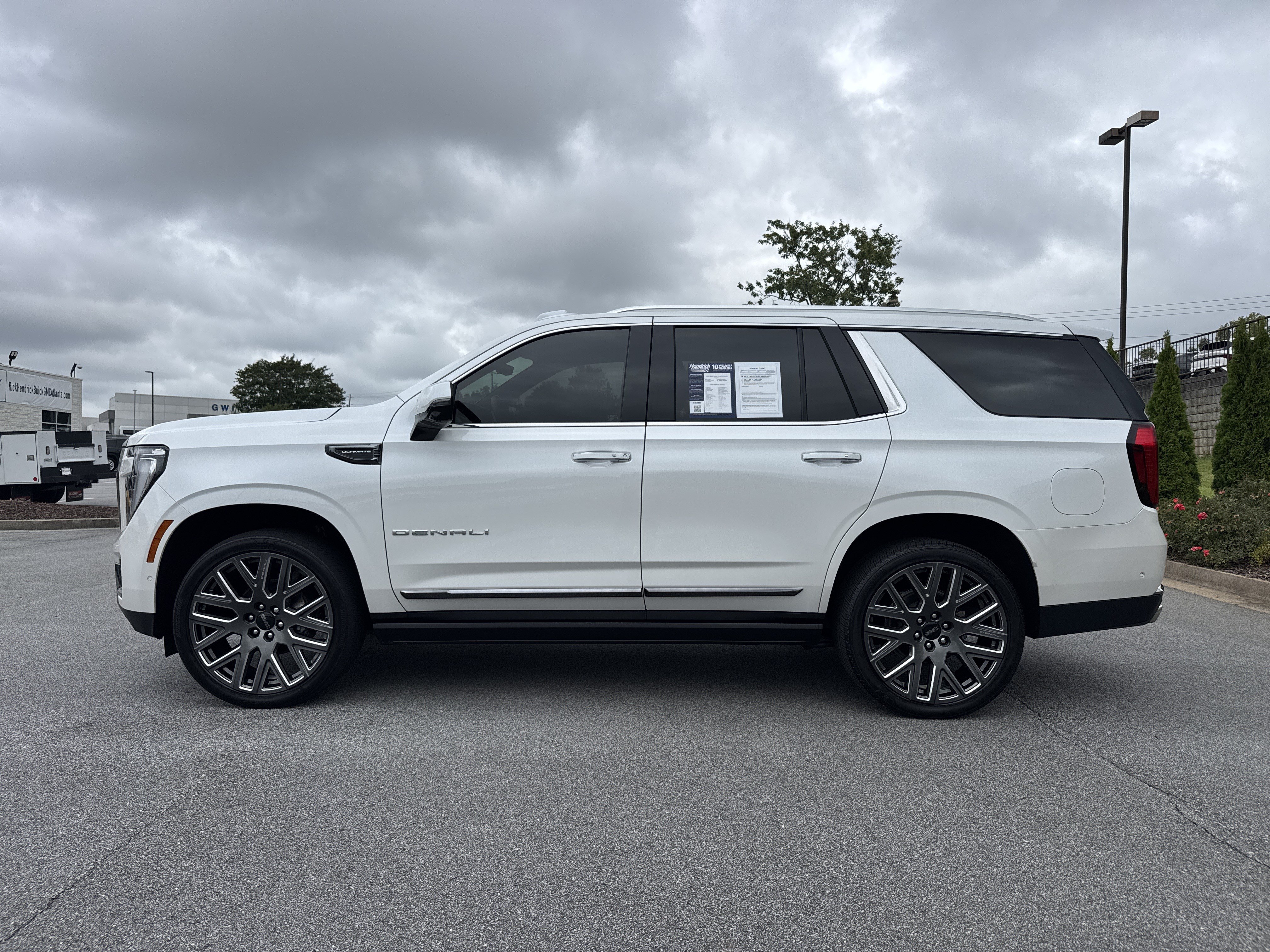 Used 2025 GMC Yukon Denali Ultimate AWD/4WD image 7