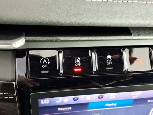 Used 2023 Jeep Grand Cherokee Overland AWD/4WD image 22