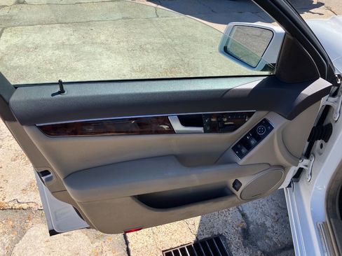 Used 2013 Mercedes-Benz C 300 4MATIC Sedan image 9